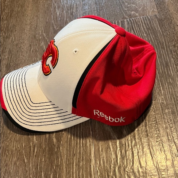 Calgary Flames hat - Picture 3 of 9